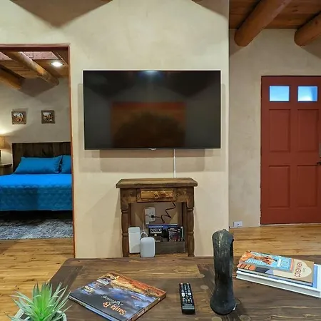 Enchanted Casita With Private Outdoor Hot Tub And Patio, Near Santa Fe Plaza, Sleeps 4 With Free Parking